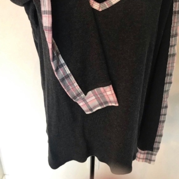 Victoria’s Secret Long Sleeve V-Neck Thermal Top - Picture 6 of 8